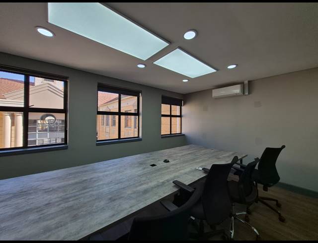 222M² OFFICE TO LET IN DUNKELD WEST